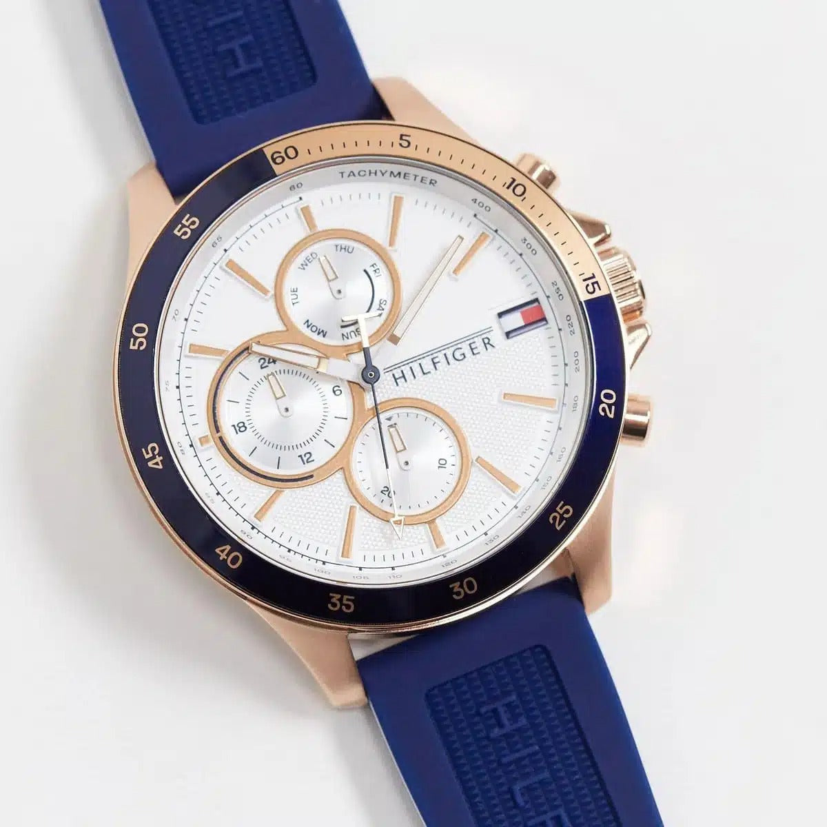 Tommy Hilfiger watch with silicone bracelet and white balloon dial Model 1791778