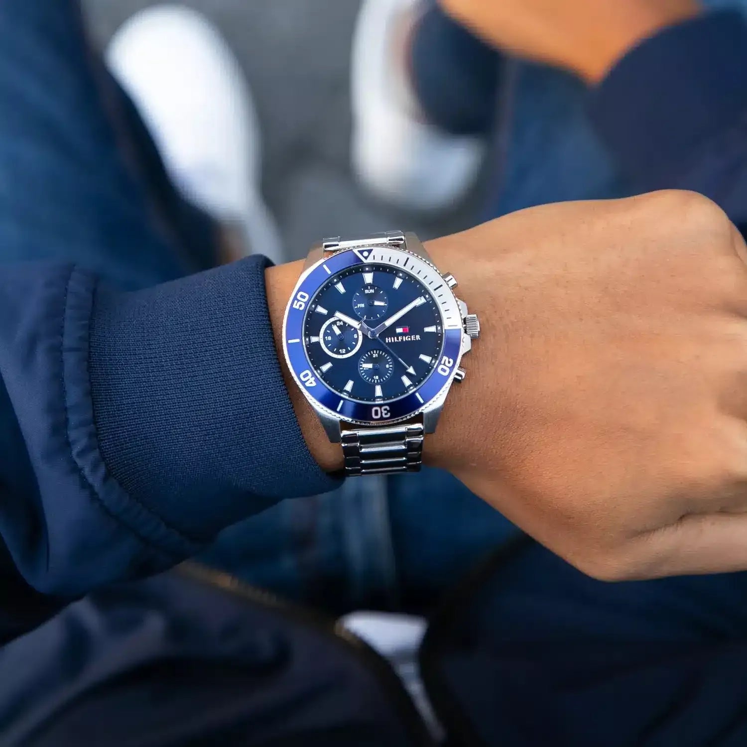 Original Tommy Hilfiger Men's watch Larson model size 45, blue dial, stainless steel, blue and silver