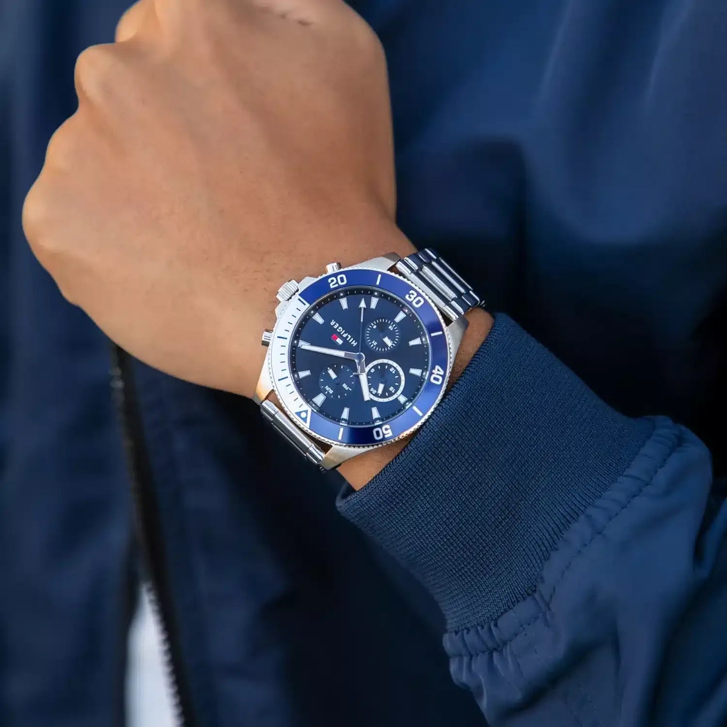 Original Tommy Hilfiger Men's watch Larson model size 45, blue dial, stainless steel, blue and silver